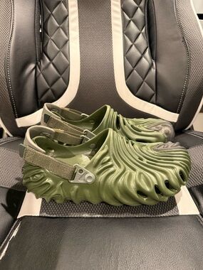 Size 10M/ 12W - CROCS POLLEX CLOGS by SALEHE BEMBURY CUCUMBER